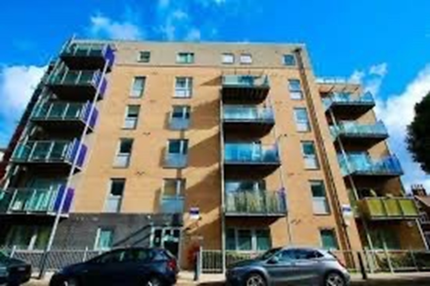 London - 3 Bed Flat, Merchant Street, E3 - To Rent Now for £2,950.00 p/m