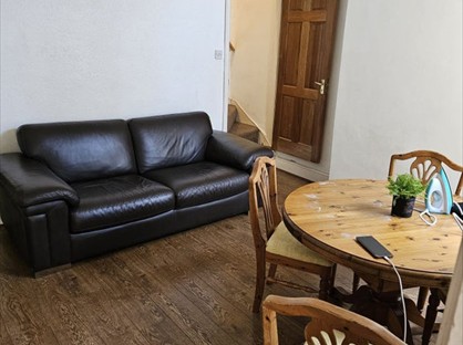 Room in a Shared House, Saint Saviours Road, B8