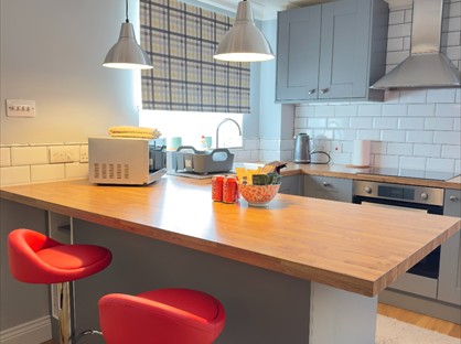 1 Bed Terraced House, Crestwood Way, TW4