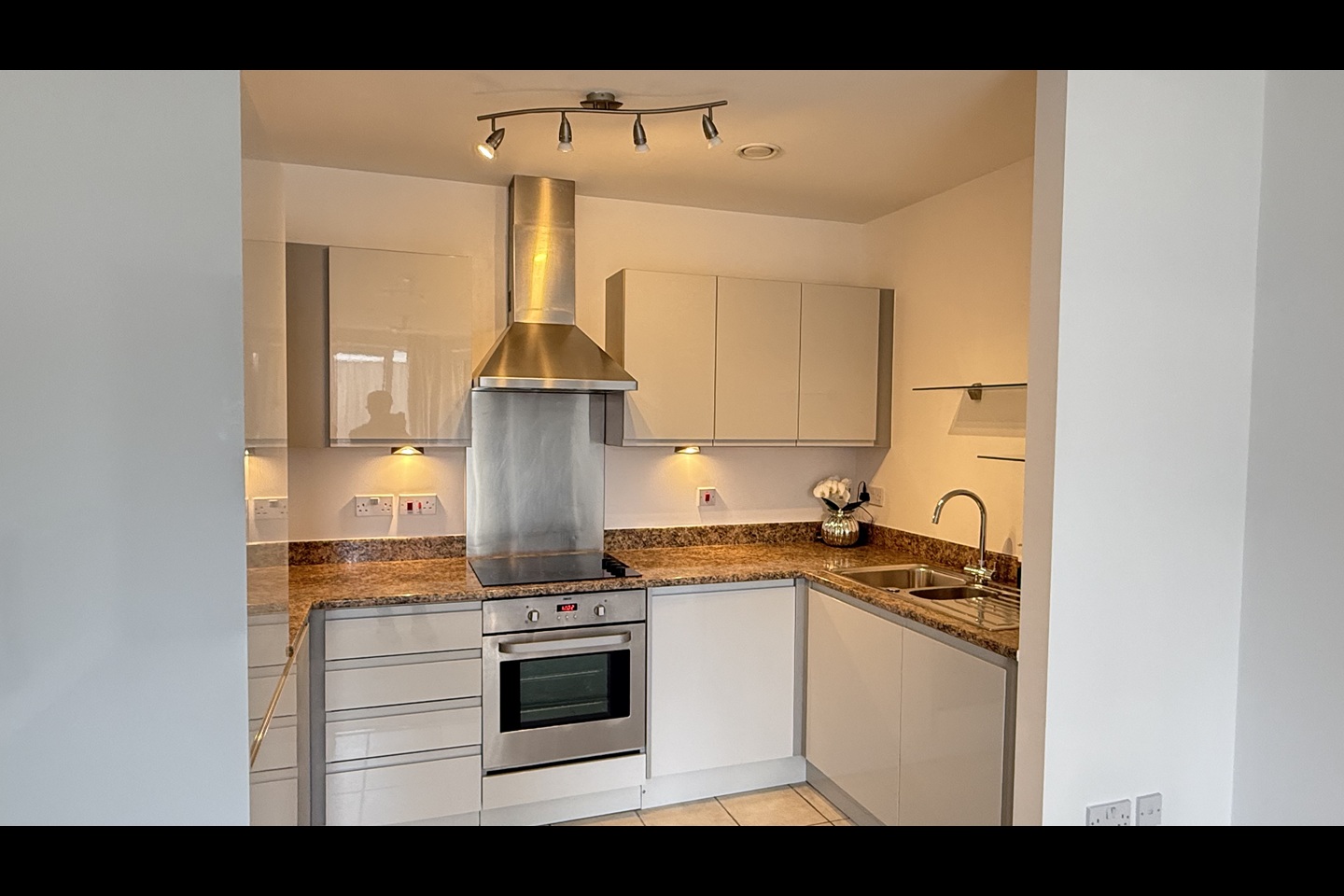 1 Bed Flat, Cobalt Quarter, SO14 photo 5