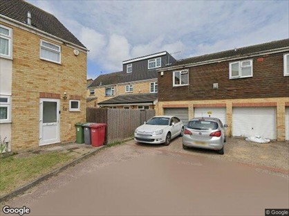 5 Bed Semi-Detached House, Rochfords, SL2