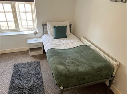 Room in a Shared House, Canal Road, S80