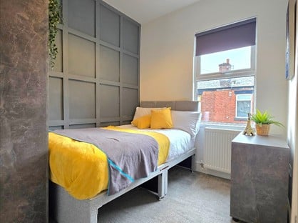 Room in a Shared House, Hope St, SK16