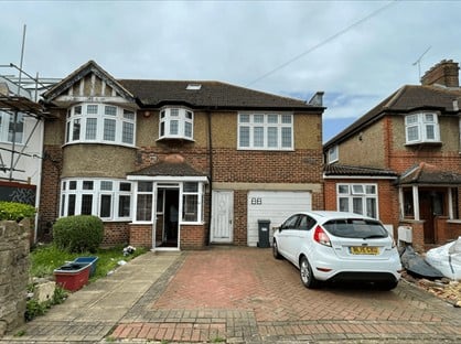 5 Bed Semi-Detached House, Burns Way, TW5