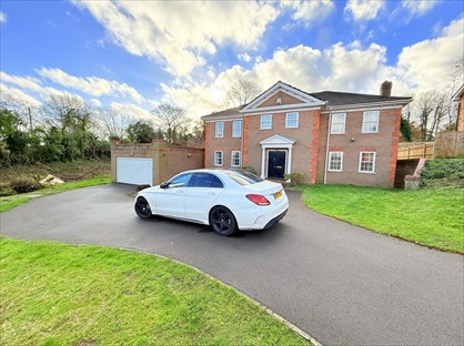 5 Bed Terraced House, Woodlands, SL9