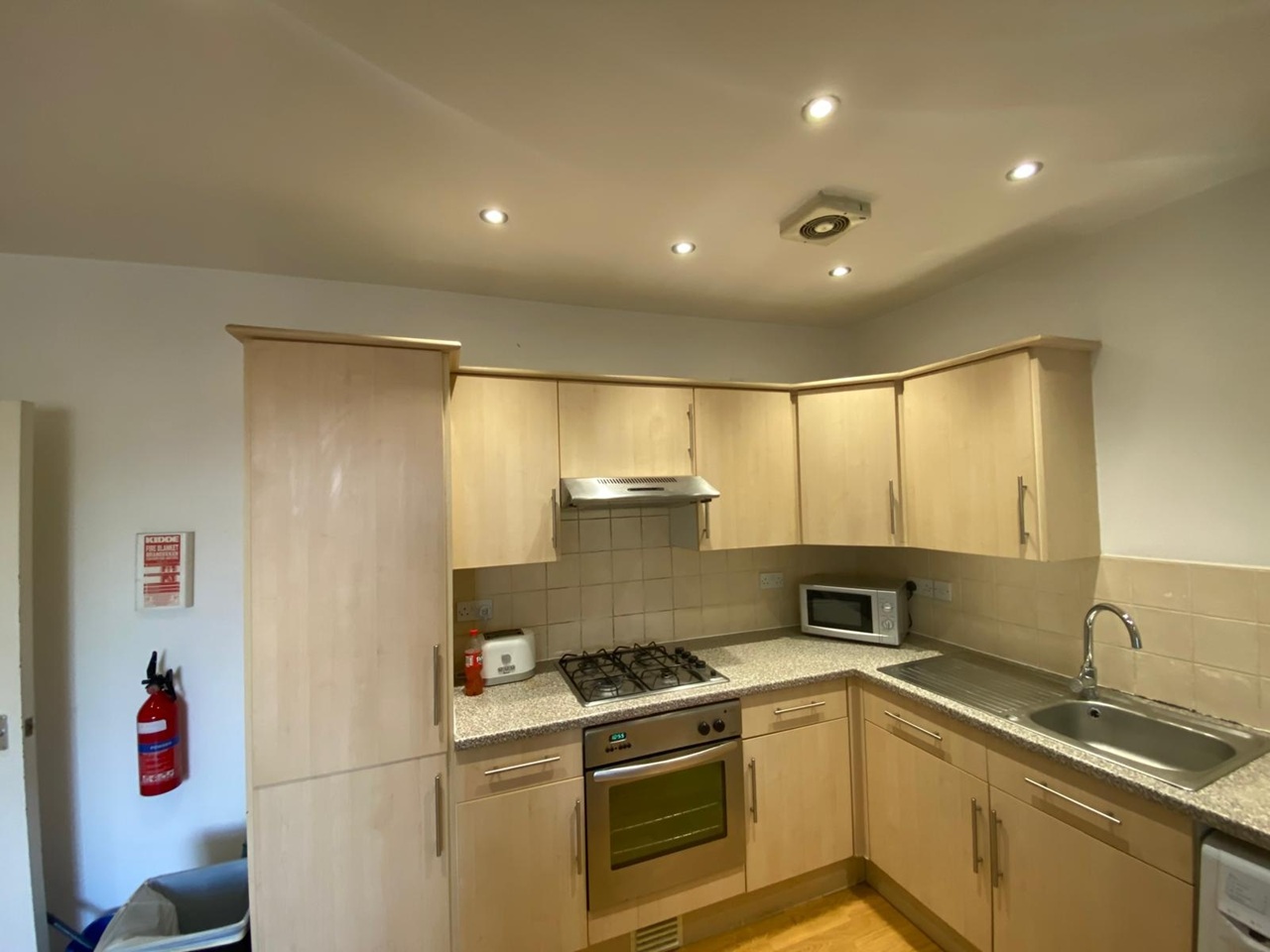 Additional image 4 of 5 Bed Flat, Chapel Court, NG7, N1 7GU