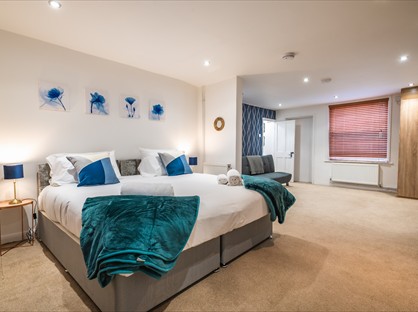 5 Bed Detached House, Castillian Terrace, NN1