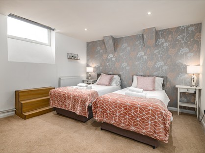 5 Bed Detached House, Castilian Terrace, NN1