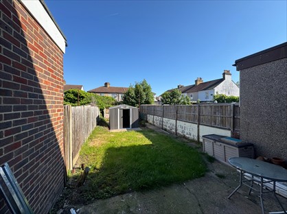 3 Bed Terraced House, Upminster Road South, RM13