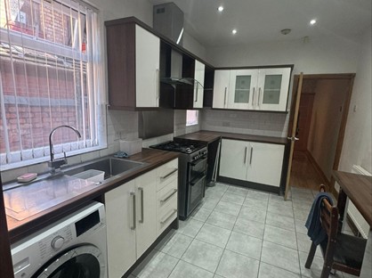 4 Bed Semi-Detached House, Drummond Road, B9