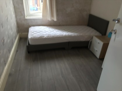 Room in a Shared House, Queen Square, OL6