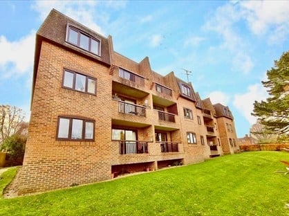2 Bed Flat, Romley Court, GU9