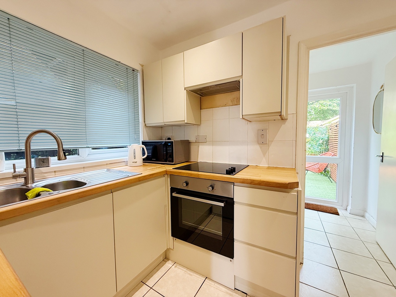 1 Bed Flat, London, SE17 photo 5