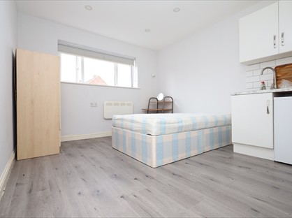 Studio Flat, Denham Road, TW14