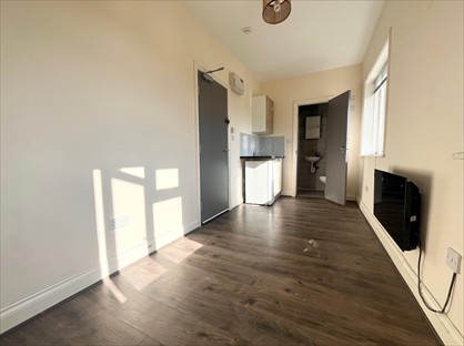 Studio Flat, Knapmill Road, SE6