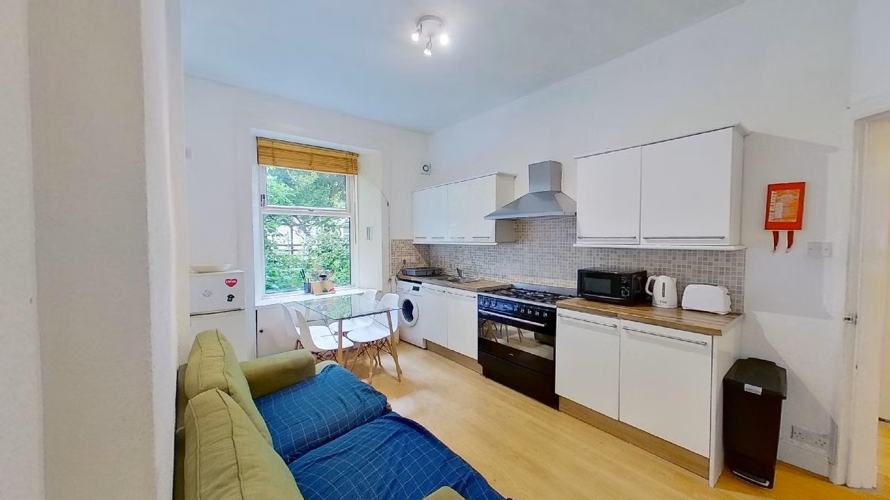 3 Bed Flat, Cathcart Place, EH11, N1 7GU