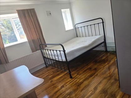 Room in a Shared House, Morris Road, RM3