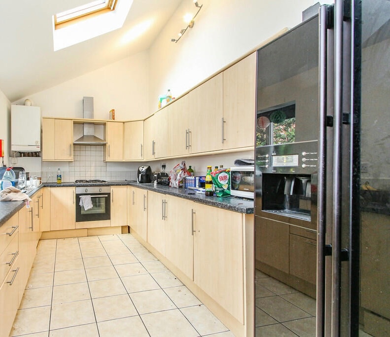 6 Bed Semi-Detached House, Elmsthorpe Avenue, NG7, N1 7GU