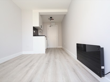 Studio Flat, Charlton Road, TW17