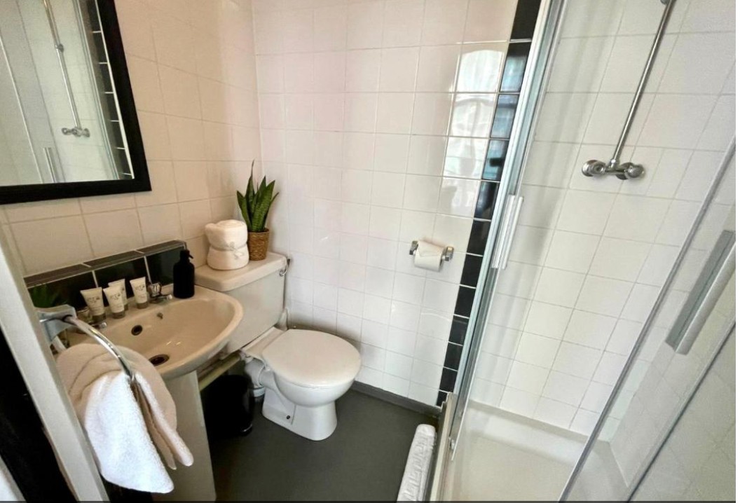 Additional image 5 of 1 Bed Flat, Hotel Rooms Ensuite, BN2, N1 7GU