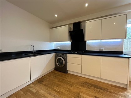 5 Bed Detached House, Barge Drive, UB2