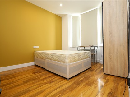 Studio Flat, Railway Road, EN8