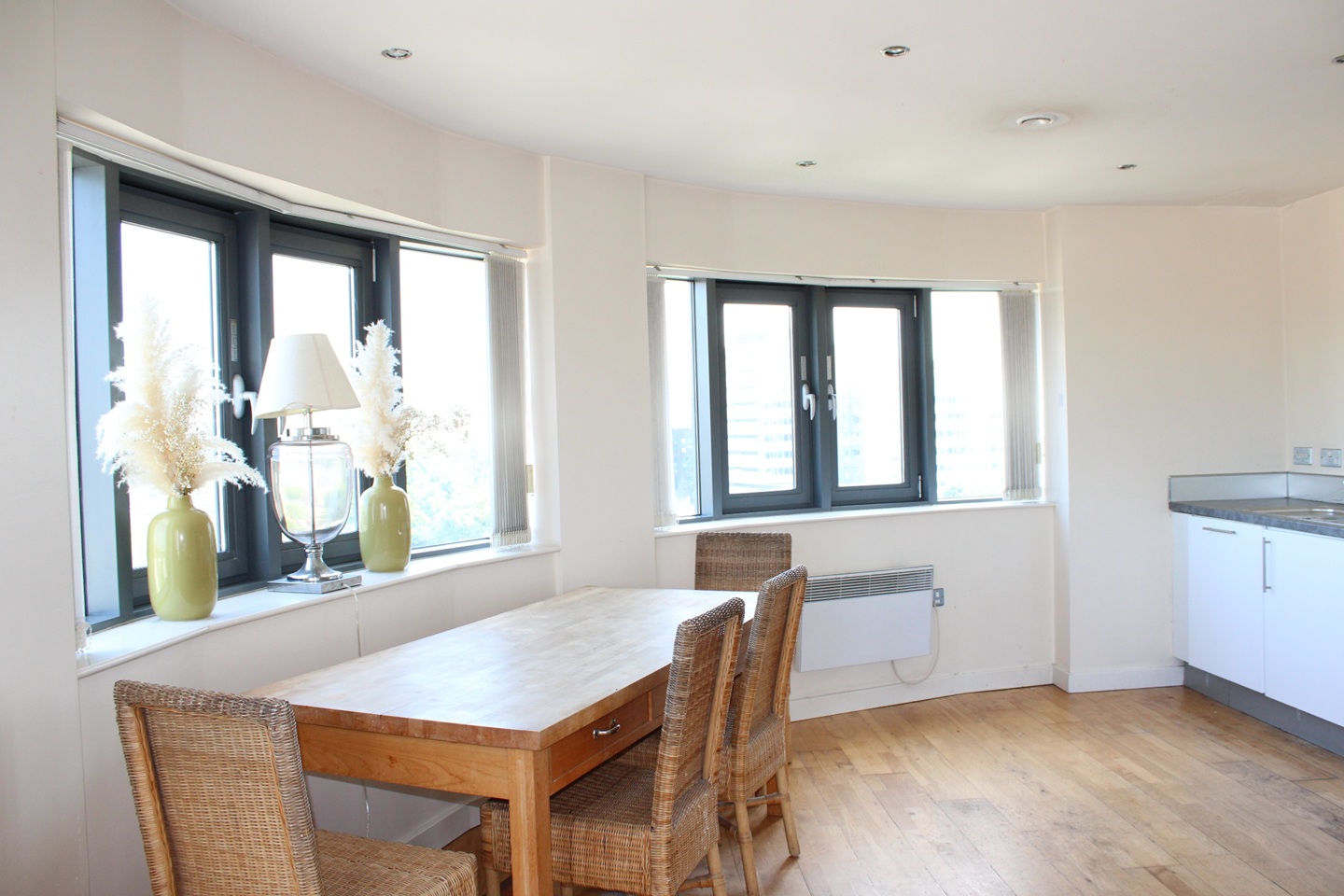 2 Bed Flat, The Reach, L3 photo 4
