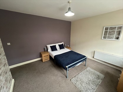 Room in a Shared House, Canal Road, S80