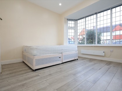 Studio Flat, Southville Crescent, TW14