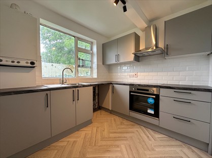 2 Bed Flat, Whitehall Close, UB8