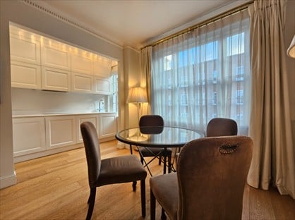 2 Bed Flat, Upper Grosvenor Street, W1K