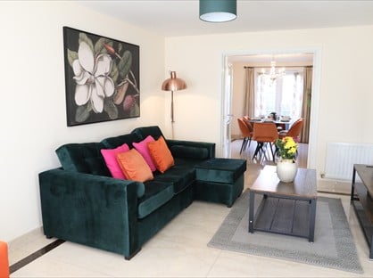 3 Bed Detached House, Glasspool Road, RG41