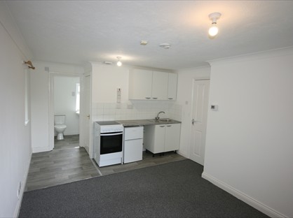 Studio Flat, Violet Close, MK42