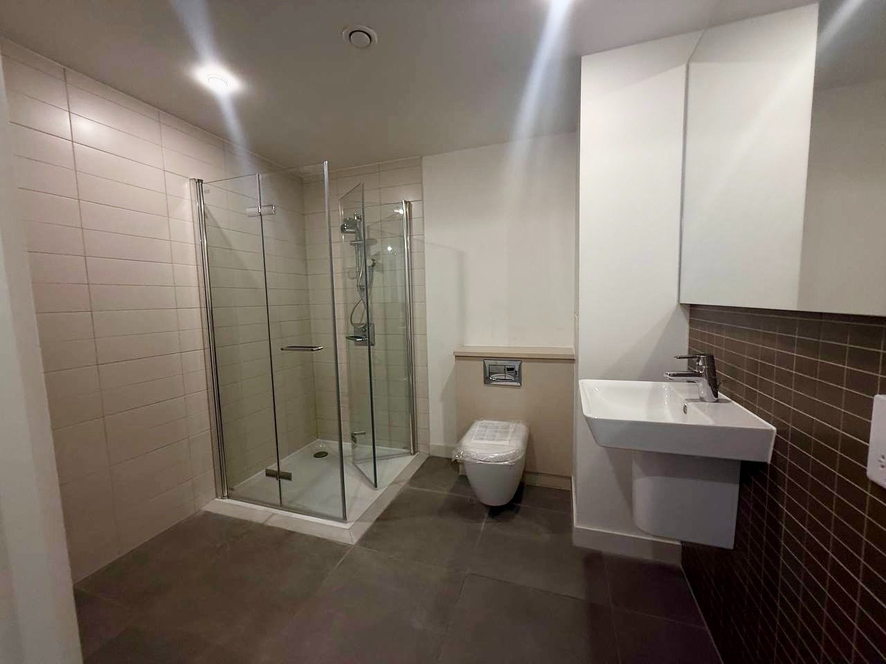 1 Bed Flat, Damac South Tower, SW8 photo 5