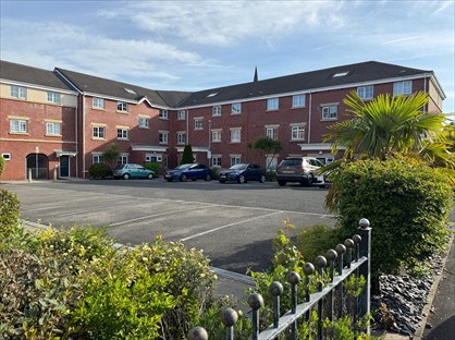 2 Bed Flat, Brampton Drive, PR5