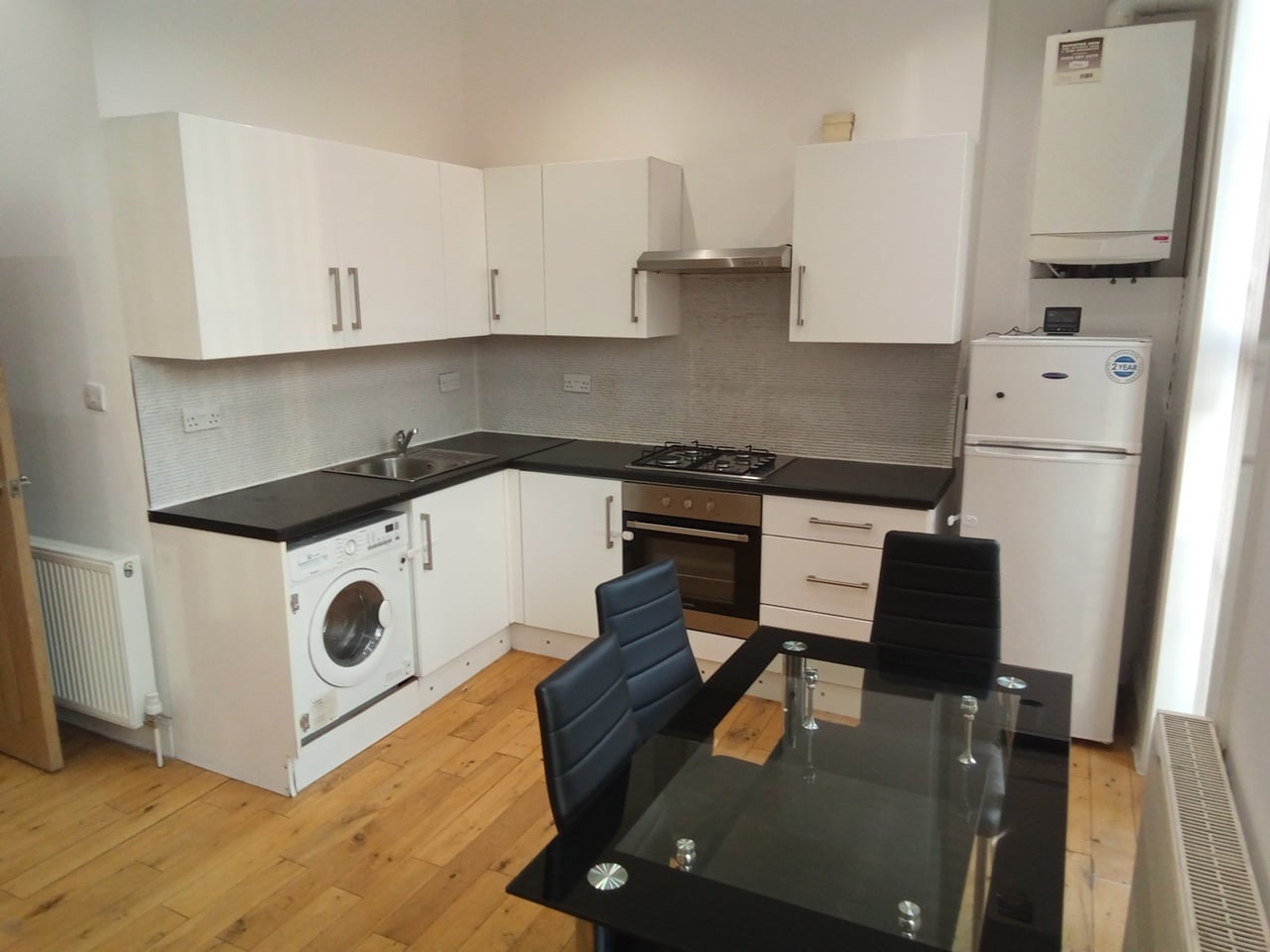 1 Bed Flat, Mare Street, E8 photo 2