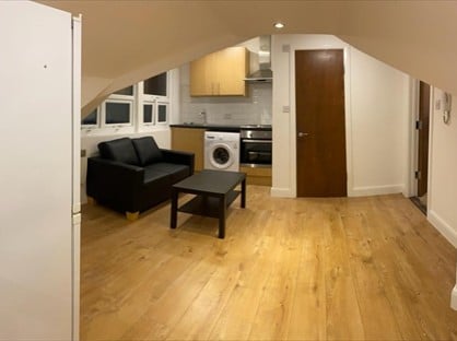 1 Bed Flat, High Street, KT3