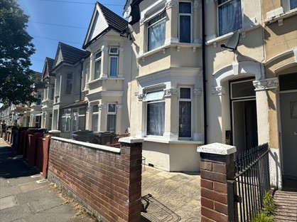 4 Bed Semi-Detached House, Oswald Road, UB1