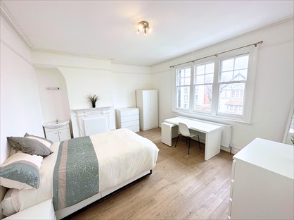 Room in a Shared House, Cranes Park Avenue, KT5