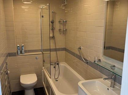 1 Bed Flat, Molesey Avenue, KT8