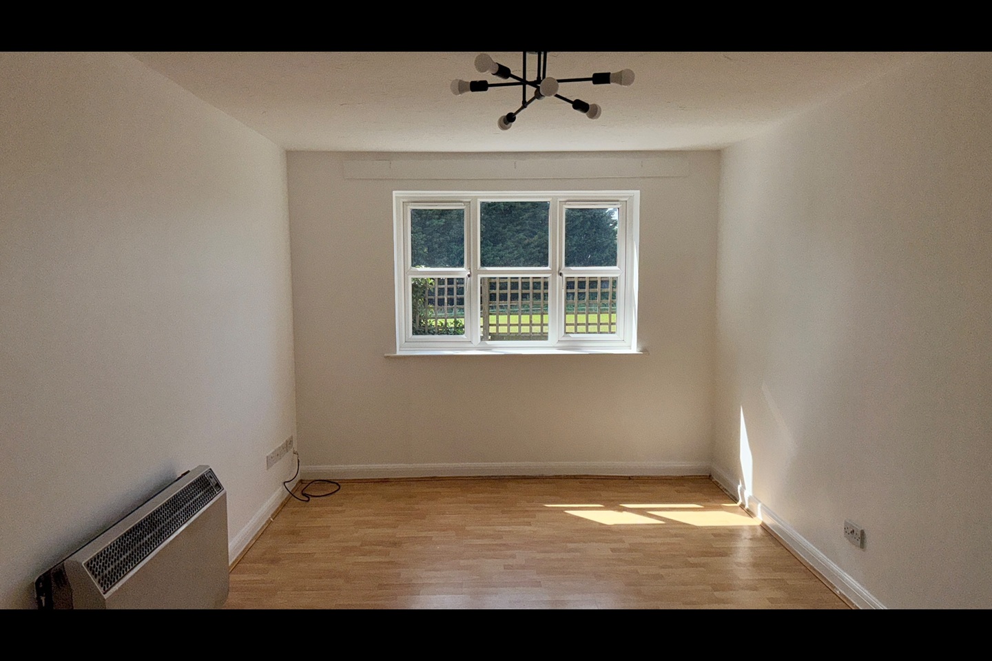 Dartford - 1 Bed Flat, Eton Way, DA1 - To Rent Now for £1,200.00 p/m