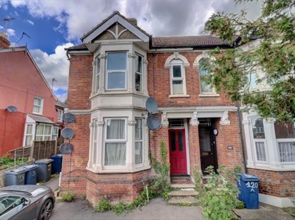 1 Bed Terraced House, West Wycombe Road, HP12