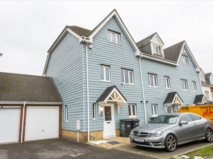 5 Bed Semi-Detached House, Eaton Place, ME20