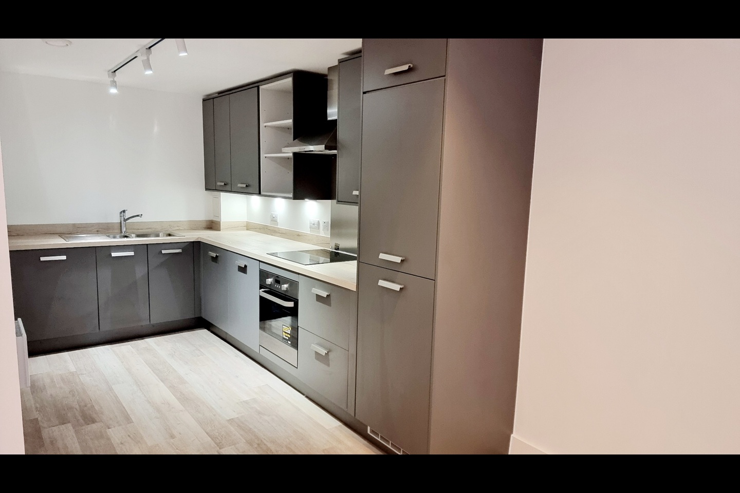 Birmingham - 2 Bed Flat, Digbeth One, B12 - To Rent Now for £1,250.00 p/m