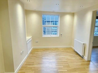 4 Bed Maisonette, Watling Street West, NN12