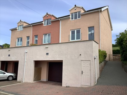 4 Bed End Terrace, Arfyn, LL28