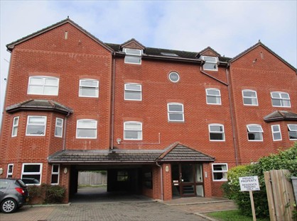 2 Bed Flat, Park Court, CH48