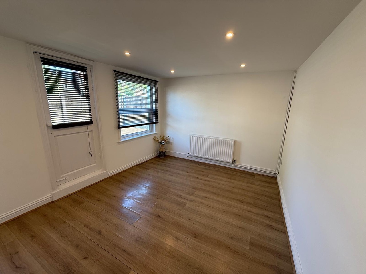 Romford - 2 Bed Semi-Detached House, Eastern Road, RM1 - To Rent Now ...