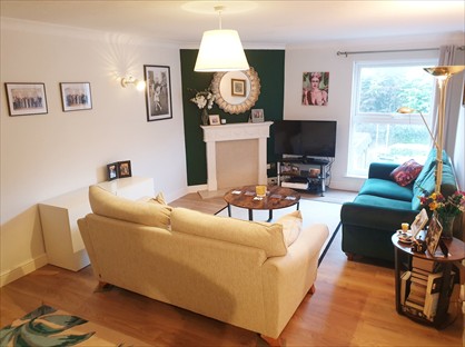 2 Bed Flat, Charterhouse Road, GU7