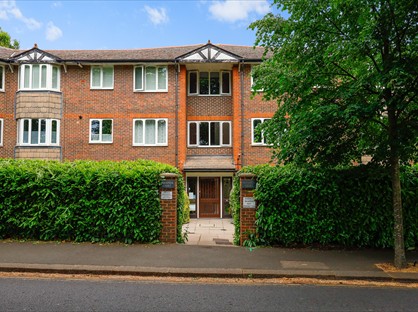 2 Bed Flat, Miranda Court, W3